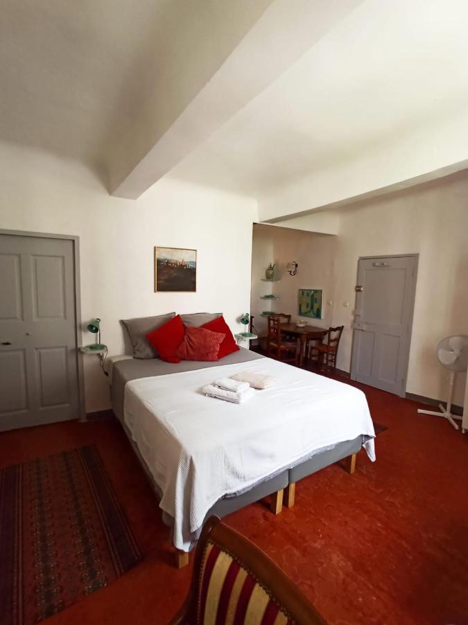 La Maison Des Artistes Leilighet Cotignac Eksteriør bilde